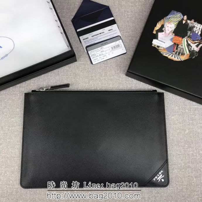 PRADA普拉達 官網同步 專櫃最新款 頂級原單十字紋牛皮 男士手包 2NG005 DD1934